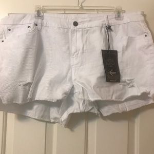 ❤️White plus size jean shorts❤️